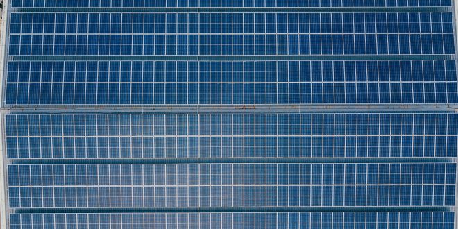 como funciona o inversor solar